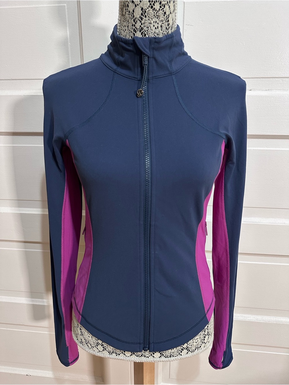 Lululemon Throwback Shape Jacket Size 8 Mineral Blue Vivid Plum Define $138